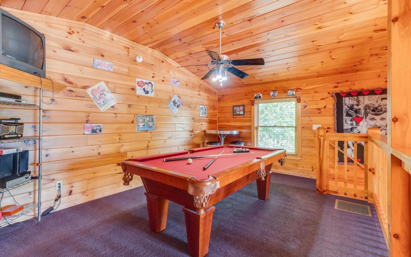 Hugs N Kisses Pool Table Hot Tub Pool Table Community Pool Close To Downtown Гетлинбург Екстериор снимка