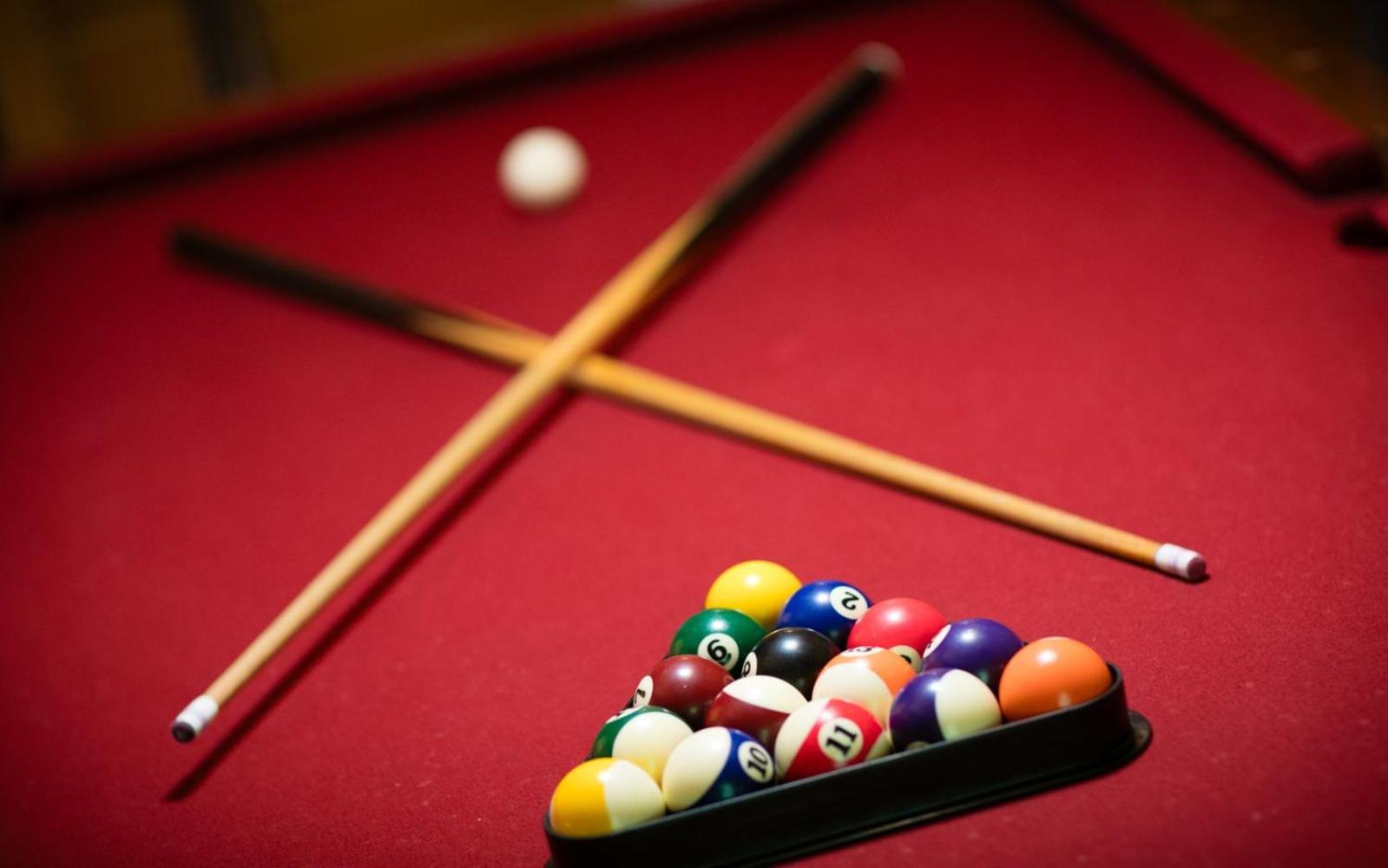 Hugs N Kisses Pool Table Hot Tub Pool Table Community Pool Close To Downtown Гетлинбург Екстериор снимка